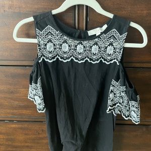 Black and white cold-shoulder top from LOFT. Like new condition. Size SP